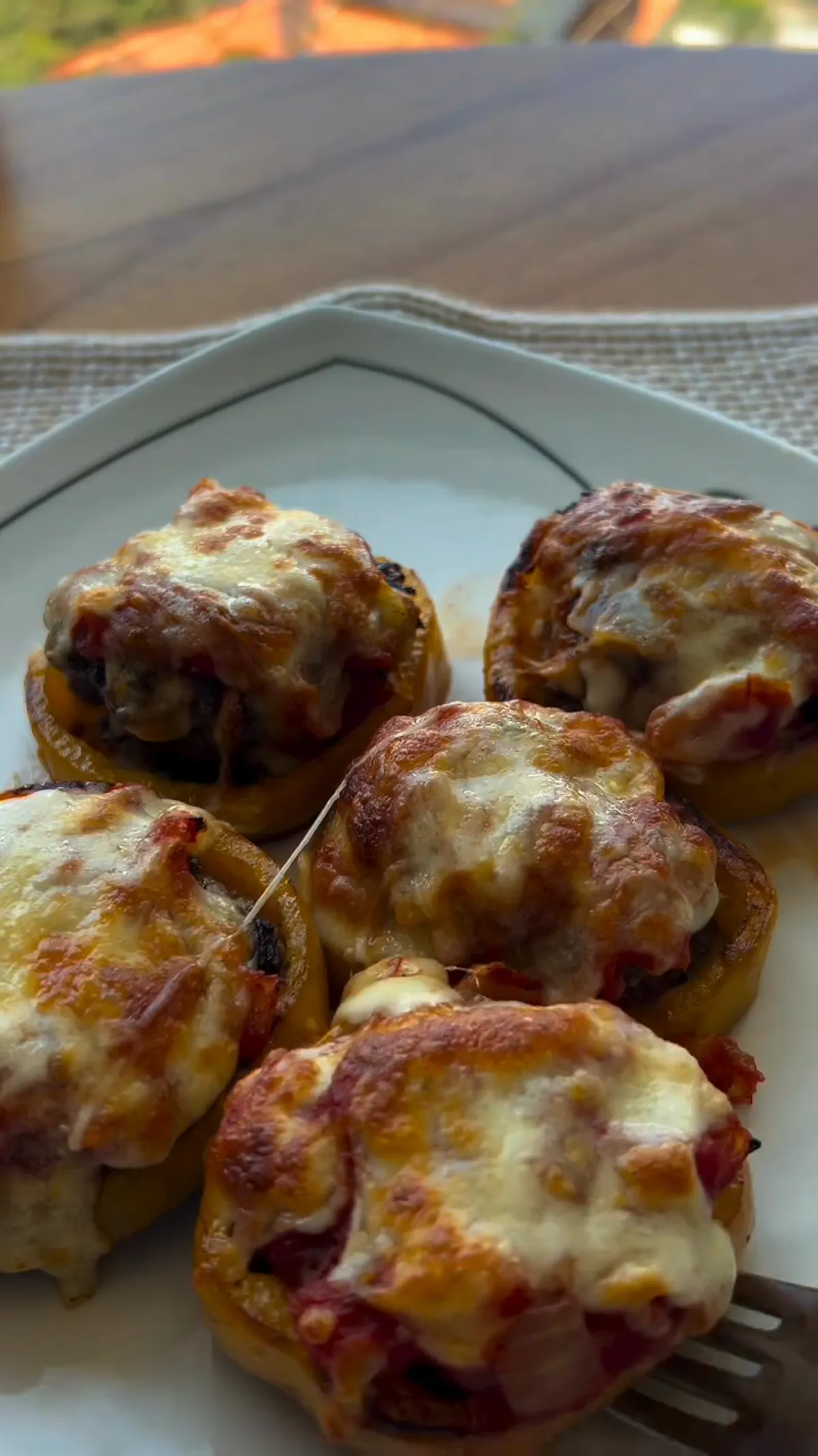 Anéis de Pimentão com Carne Moída e Queijo